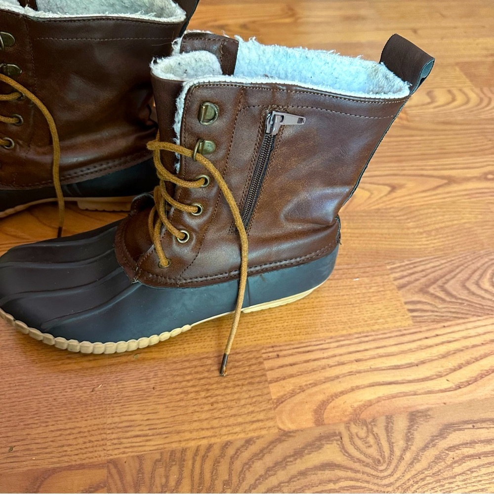 Duck Boots - Picture 3 of 5